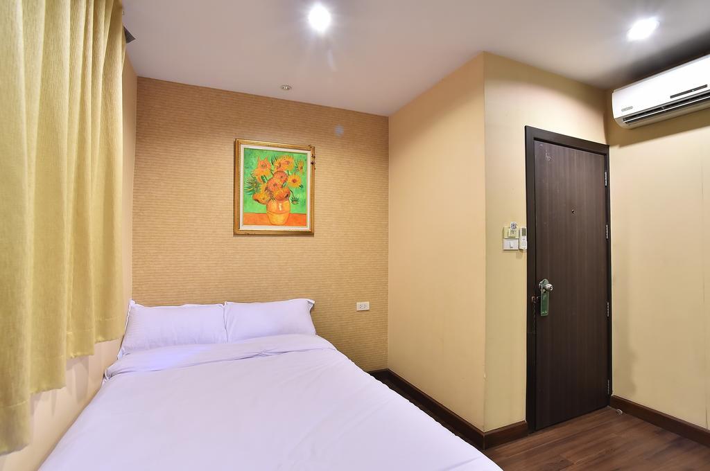 Take A Rest Hotel Bangkok Room photo