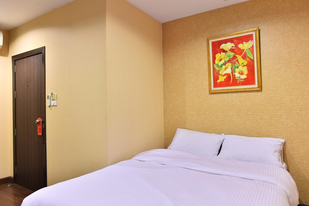 Take A Rest Hotel Bangkok Room photo