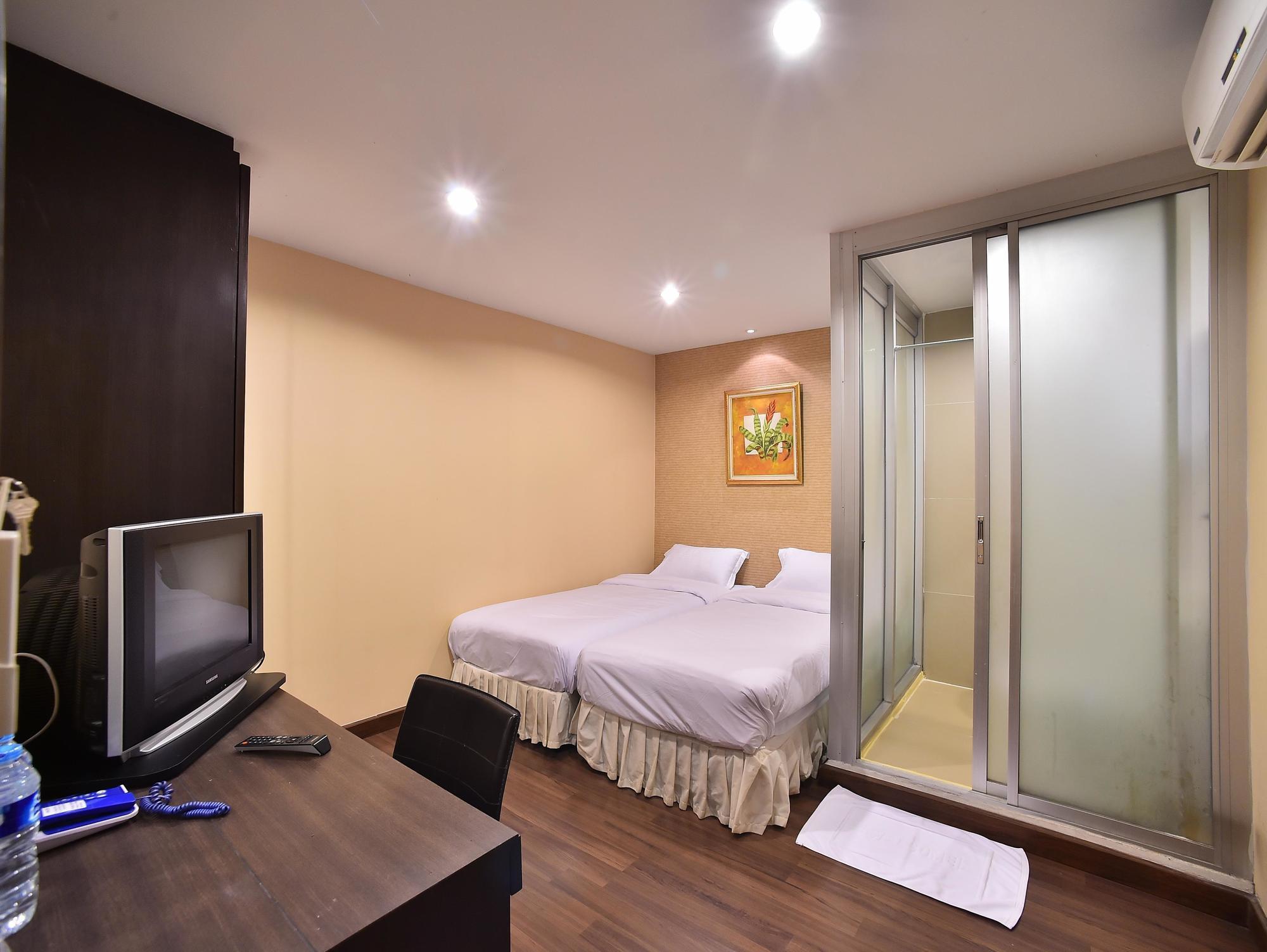 Take A Rest Hotel Bangkok Exterior photo
