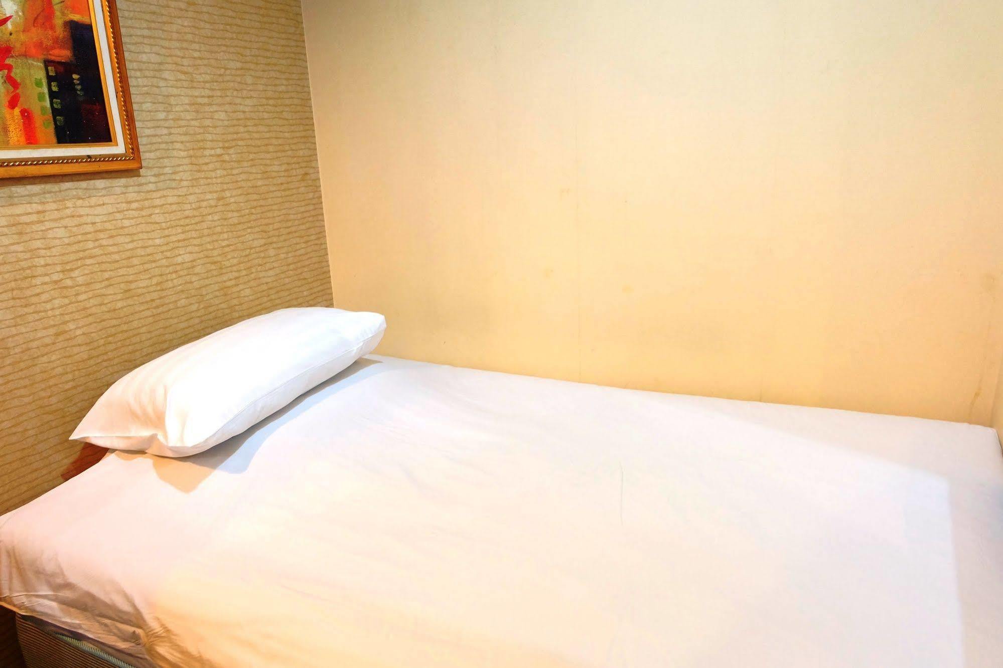Take A Rest Hotel Bangkok Exterior photo